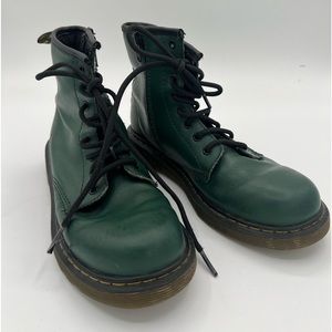 Children’s Dr Doc Martens forest green size 3 great condition.